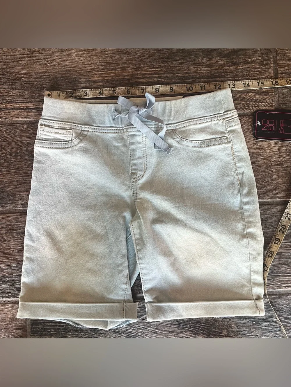 No Boundaries Light Wash stretch cuffed long Bermuda shorts S juniors